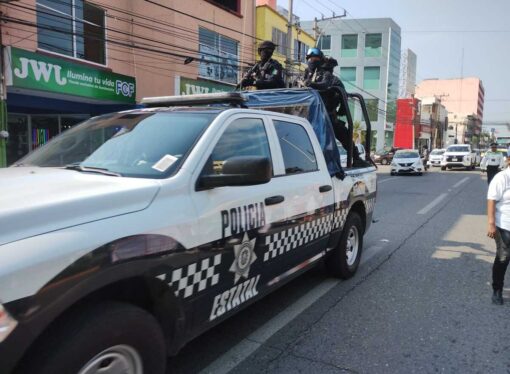 Un grupo de transportistas bloquearon los accesos carreteros que conectan con el principal puerto de entrada y salida de mercancías del país en el litoral del Golfo de México.