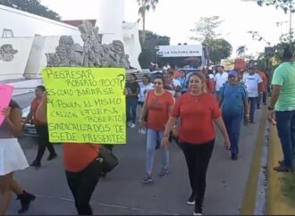 Trabajadores sindicalizados del gobierno de Quintana Roo están inconformes y temen el regreso de Roberto Poot Vázquez.