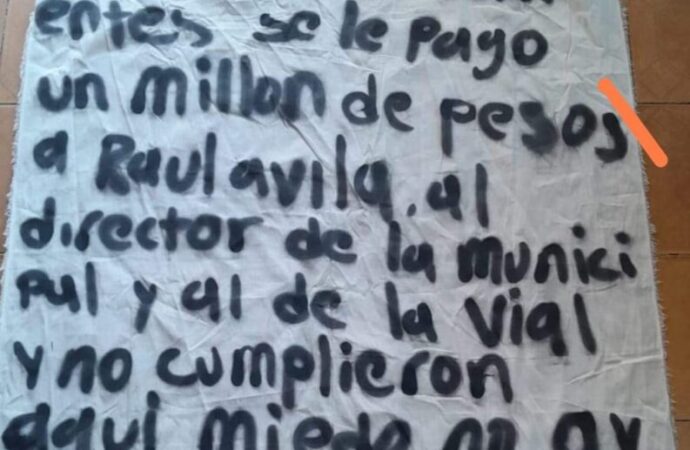 Una manta firmada por supuesto grupo delictivo, puso de manifiesto la abierta corrupción que se fragua en la administración municipal de Oaxaca