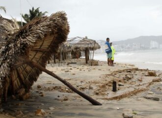 El Centro Nacional de Huracanes de Estados Unidos informó que la tormenta tropical «Adrián» se convirtió en huracán categoría 1 en el Pacífico de México.