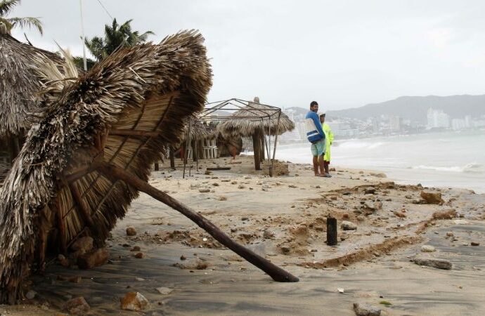 El Centro Nacional de Huracanes de Estados Unidos informó que la tormenta tropical «Adrián» se convirtió en huracán categoría 1 en el Pacífico de México.