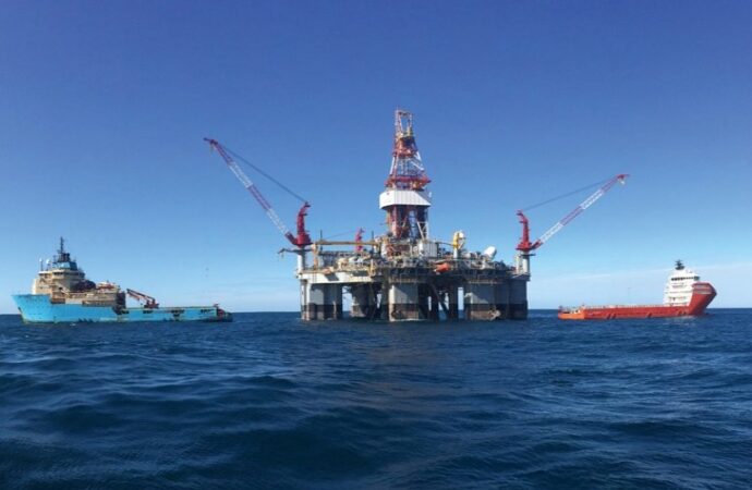 La Comisión Nacional de Hidrocarburos aprobó a Pemex, la perforación de tres pozos exploratorios en Tabasco y Oaxaca.