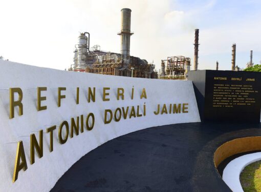 Dos jóvenes que trabajaban en la refinería ubicada en el puerto de Salina Cruz, fueron asesinados a balazos.