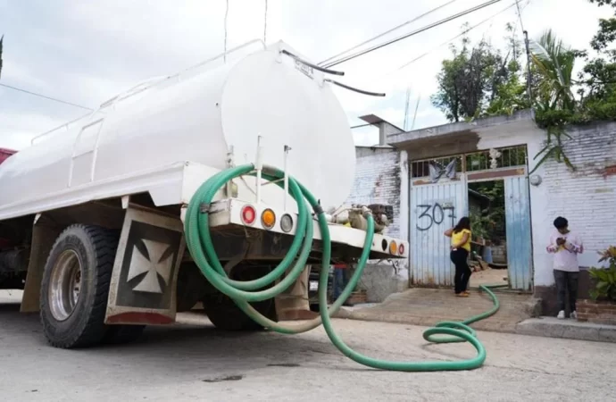 Plan Temporal de distribución del líquido en zonas vulnerables de Oaxaca, ante la escasez registrada en las últimas semanas.