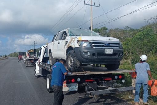 Volcadura de una camioneta que transportaba trabajadores del Tren Maya.