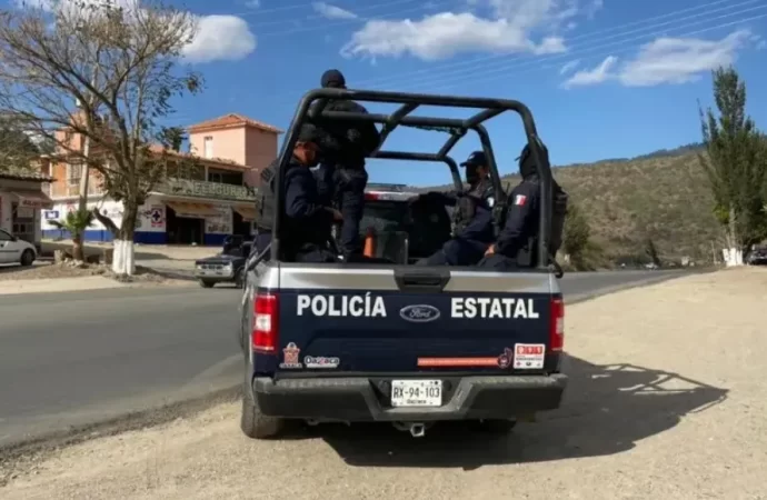 Un notario del municipio de Nezahualcóyotl, Estado de México, fue asesinado ayer a puñaladas, cuando caminaba por el Centro Histórico de Oaxaca.