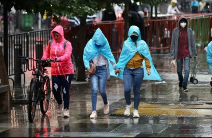 En toda la República mexicana se vivirán constantes tormentas con motivo de diversos fenómenos meteorológicos.