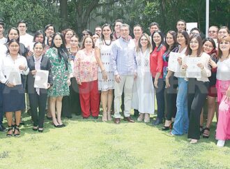 Entregan reconocimiento a jóvenes participantes del curso Formación en Cultura Política en Chiapas