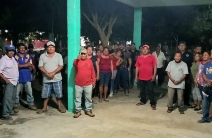 Pobladores de Oaxaca secuestran a 6 funcionarios, después de dejarlos plantados en reunión sobre mejoras para el pueblo