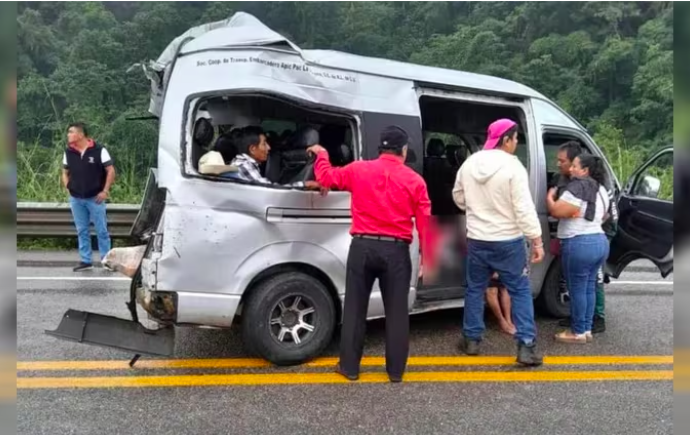 Un trailér choca contra una combi en Chiapas y mueren 6 personas