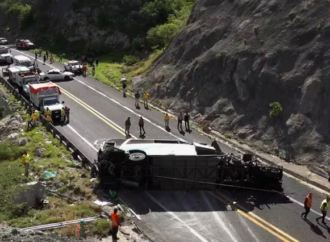 Volcadura de una camioneta en Chiapas, dejó a más de 10 migrantes de China heridos