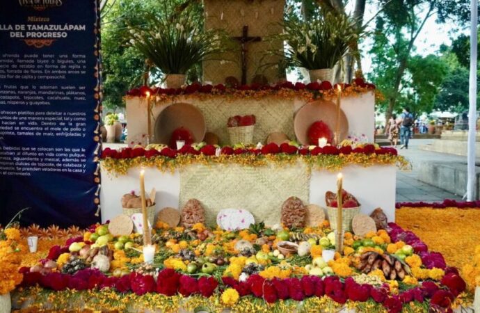 Increíbles adornos y ofrendas por el día de muertos en Oaxaca