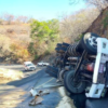 Un accidente de un tráiler en la carretera Oaxaca-Istmo, deja a tres personas sin vida