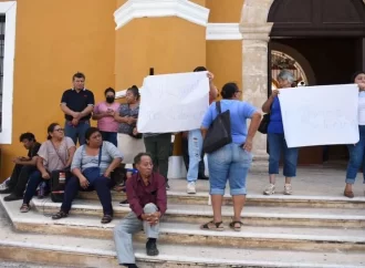 Ciudadanos de Campeche se manifiestan en el Palacio Municipal para exigir agua potable