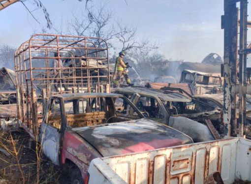 Un incendio en Tuxtla Gutiérrez ocasiono la pérdida de al menos 60 vehículos