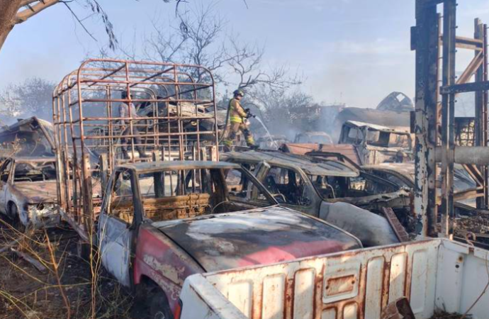 Un incendio en Tuxtla Gutiérrez ocasiono la pérdida de al menos 60 vehículos