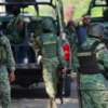 Pobladores de Chiapas y el elementos del Ejército mexicano