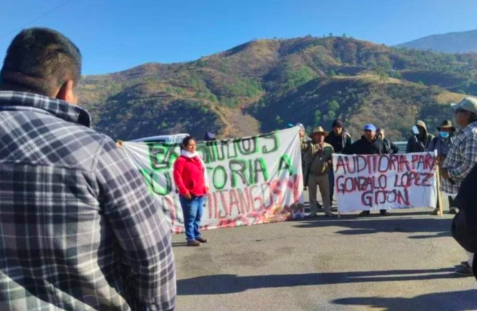 Ya hay un bloqueo en la autopista Oaxaca-Puerto Escondido