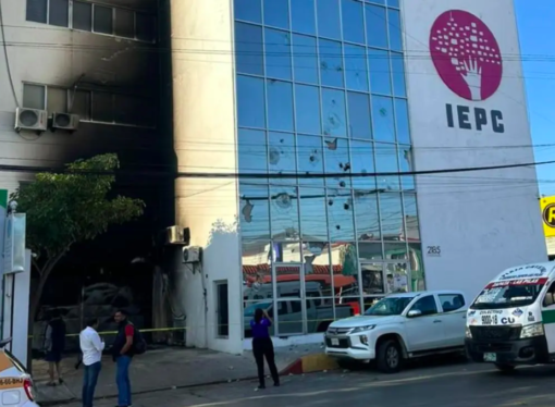 Lanzaron una bomba molotov al Instituto Electoral de Chiapas