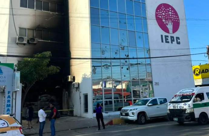 Lanzaron una bomba molotov al Instituto Electoral de Chiapas