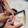 Artesana mexicana es víctima de fraude: turistas extranjeros le pagan con pesos argentinos