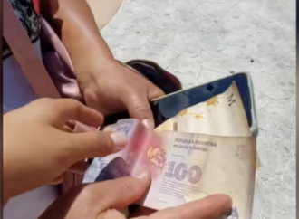 Artesana mexicana es víctima de fraude: turistas extranjeros le pagan con pesos argentinos